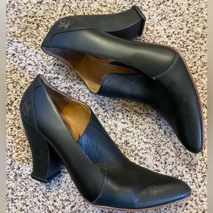 John Fluevog black leather heels marked 8.5 but fit like an 8